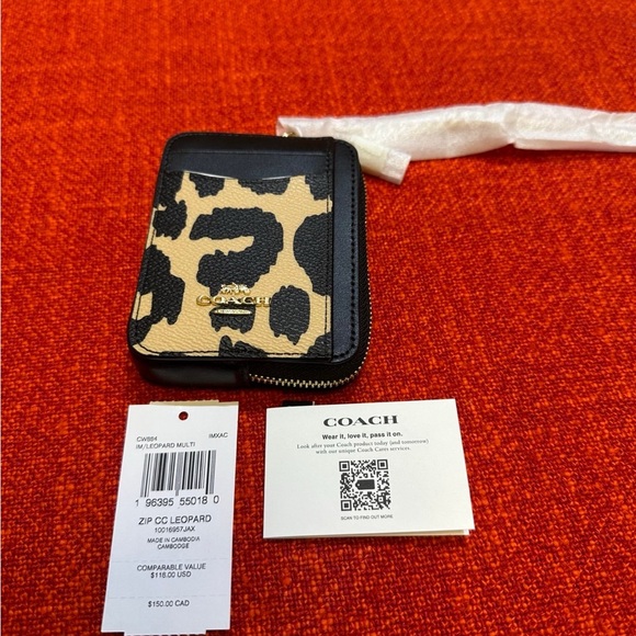 ❤️❤️❤️NEW Coach zip card case with leopard print/Gold tone  hardware ❤️❤… - Picture 6 of 8